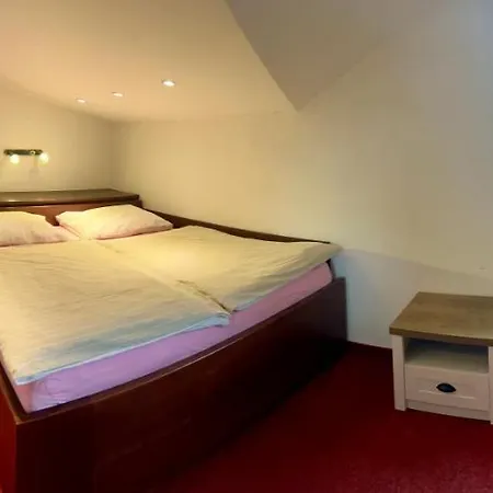 بيت ضيافة Tenis - Centrum 3*